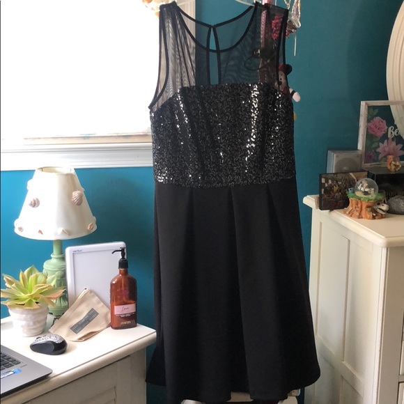 Black sequin dress - Picture 4 of 5